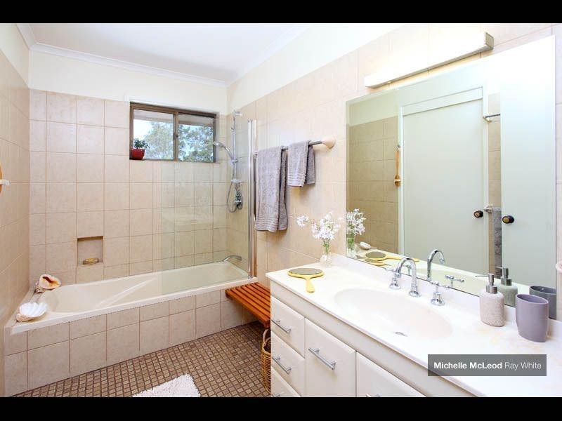 19 Morningview Street, Chapel Hill QLD 4069