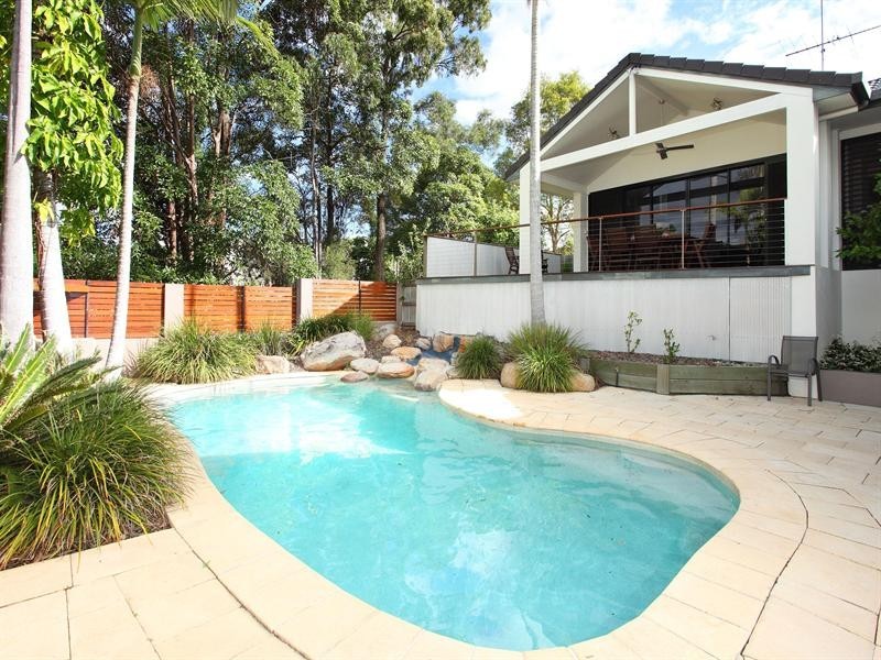 8 Minno Street, Chapel Hill QLD 4069