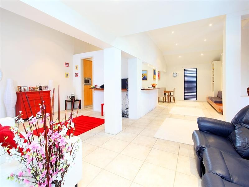 8 Minno Street, Chapel Hill QLD 4069