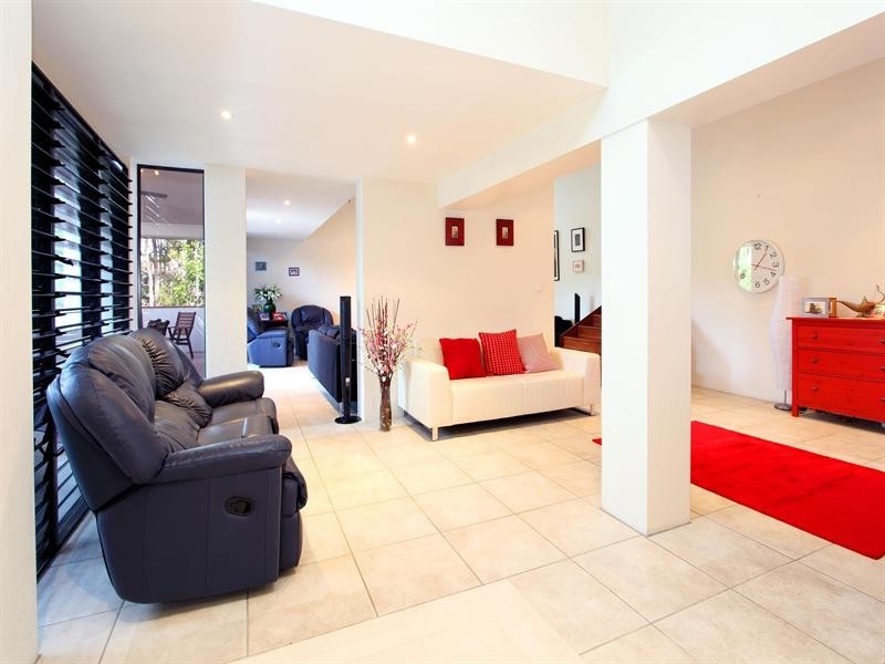 8 Minno Street, Chapel Hill QLD 4069