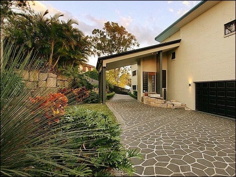 96 Sunset Road, Kenmore QLD 4069