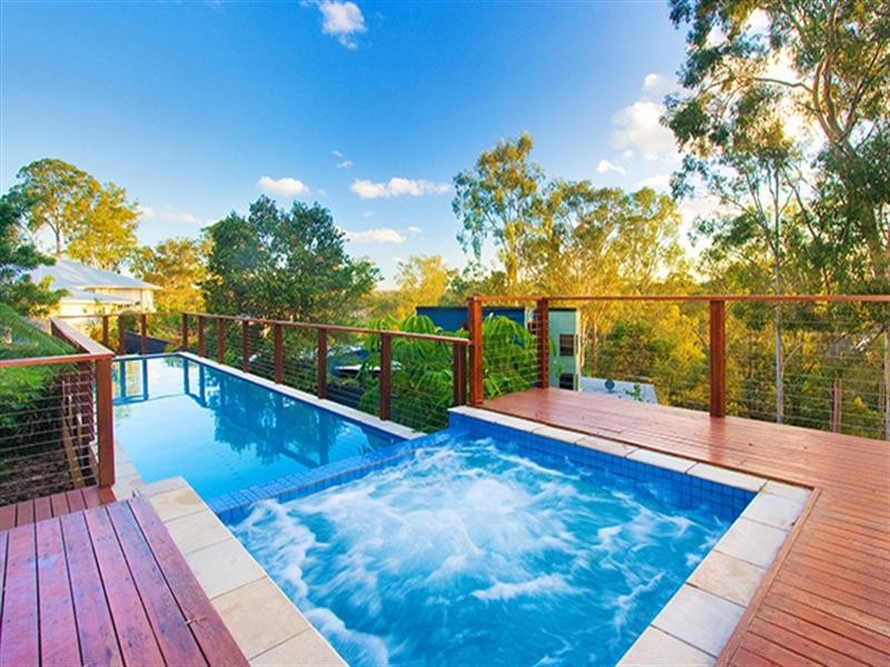 96 Sunset Road, Kenmore QLD 4069