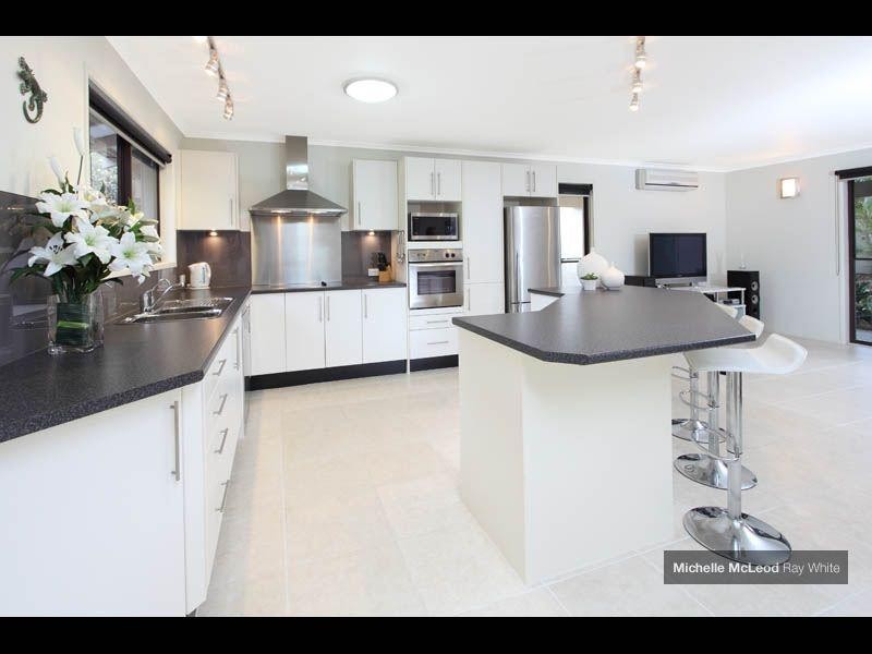 2 Welcome Street, Chapel Hill QLD 4069