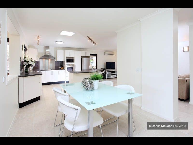 2 Welcome Street, Chapel Hill QLD 4069