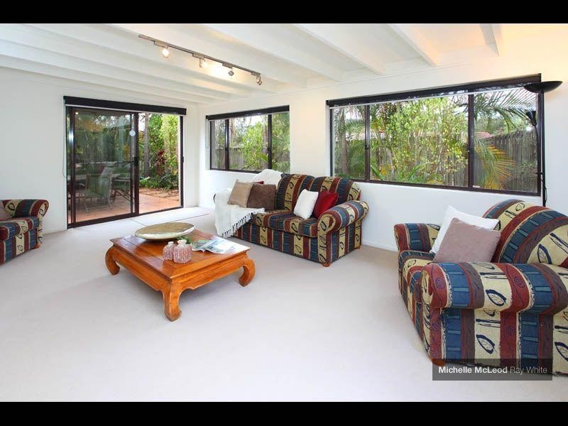 2 Welcome Street, Chapel Hill QLD 4069