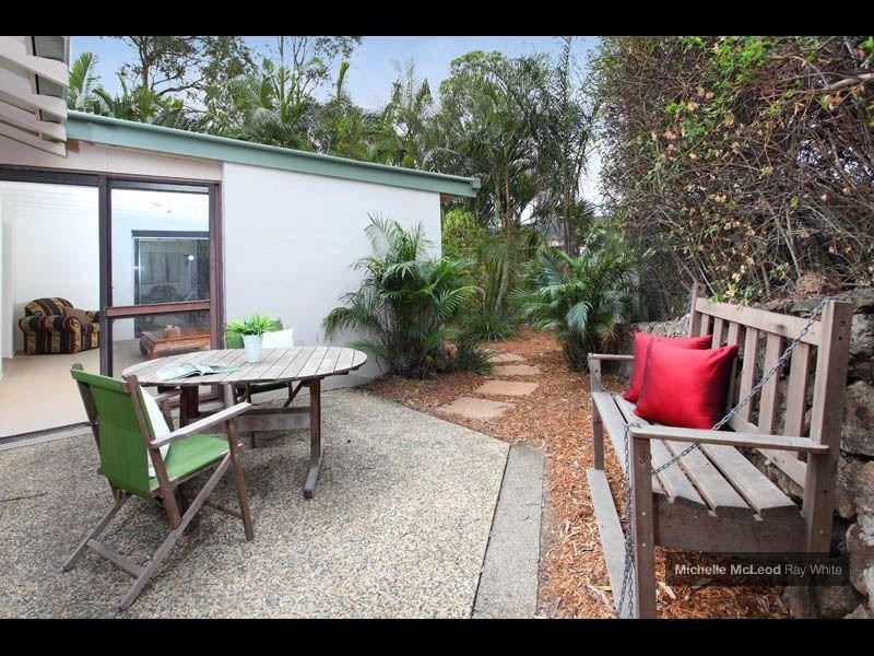 2 Welcome Street, Chapel Hill QLD 4069