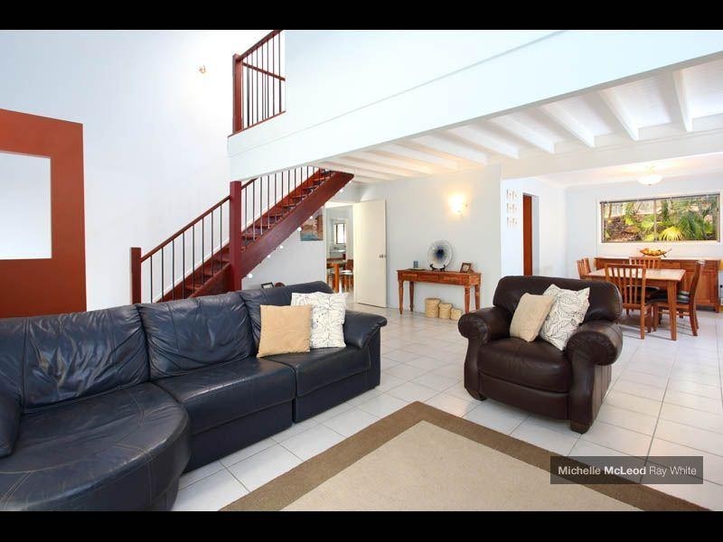 36 Burrumbuck Street, Chapel Hill QLD 4069