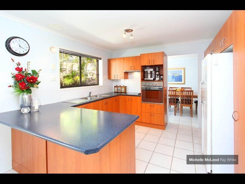 36 Burrumbuck Street, Chapel Hill QLD 4069
