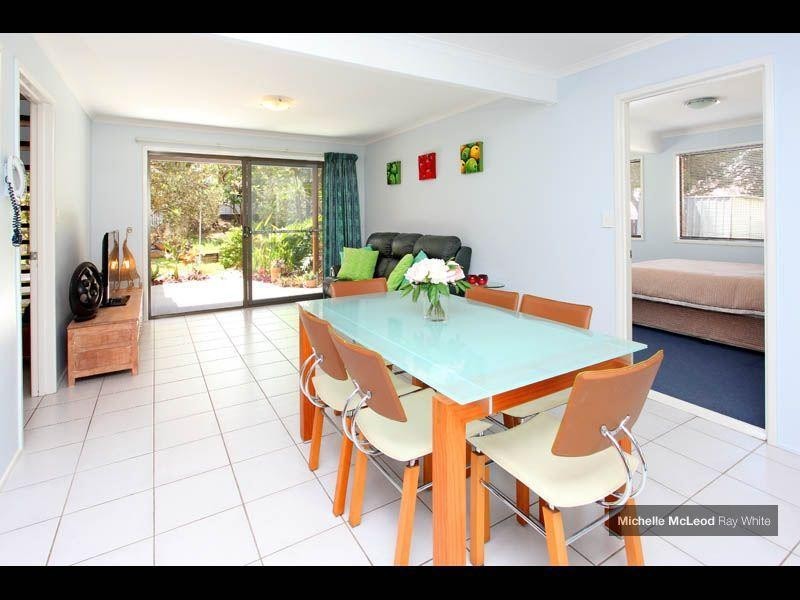 36 Burrumbuck Street, Chapel Hill QLD 4069