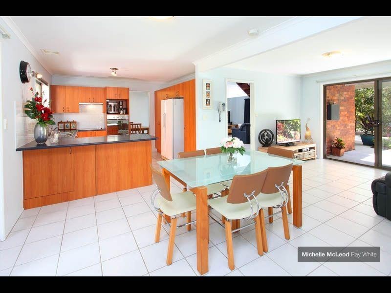 36 Burrumbuck Street, Chapel Hill QLD 4069