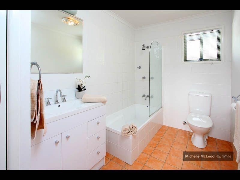 36 Burrumbuck Street, Chapel Hill QLD 4069