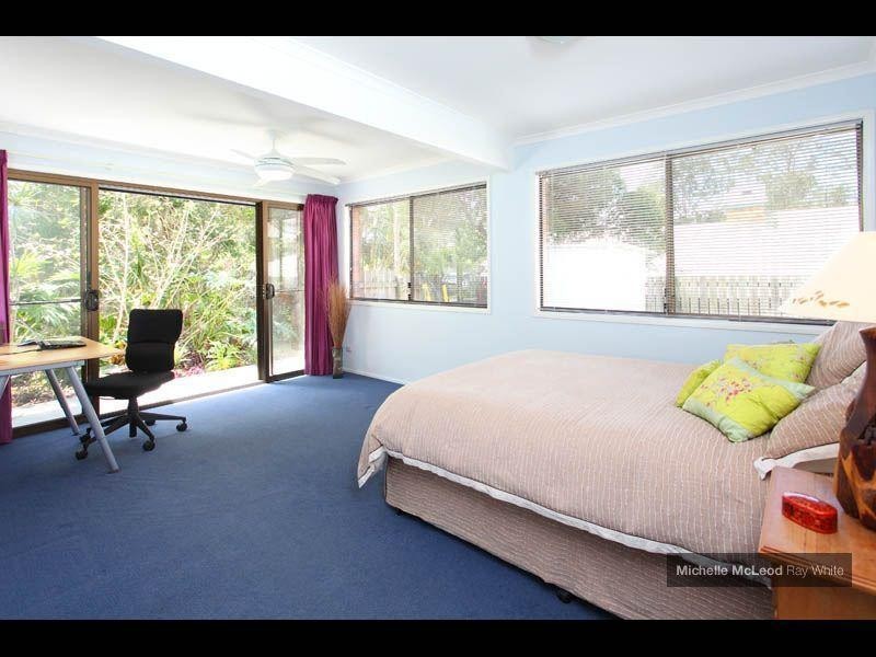 36 Burrumbuck Street, Chapel Hill QLD 4069