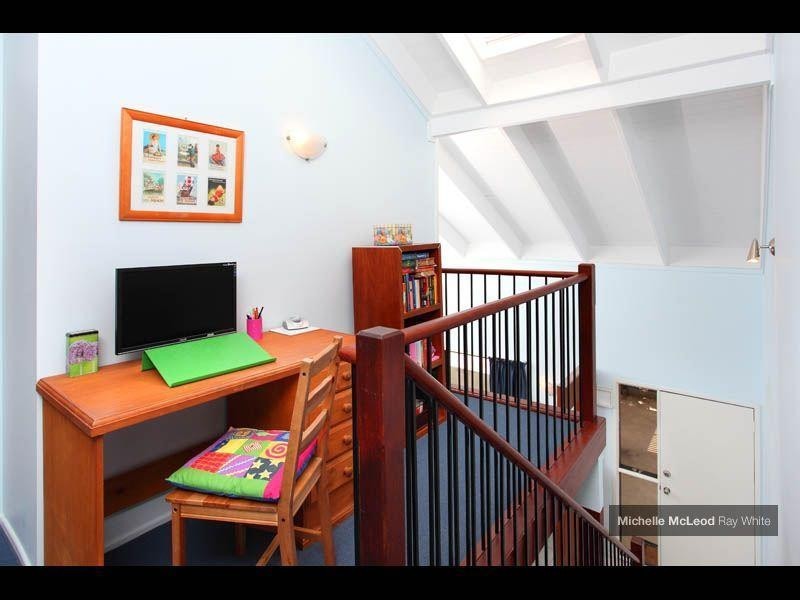 36 Burrumbuck Street, Chapel Hill QLD 4069