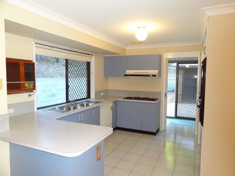 7 Jocelyn Street, Chapel Hill QLD 4069