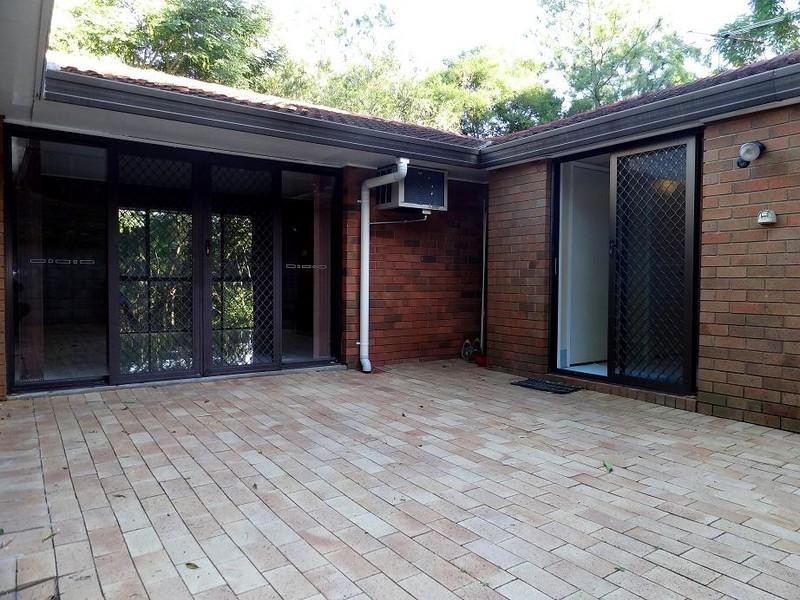 7 Jocelyn Street, Chapel Hill QLD 4069