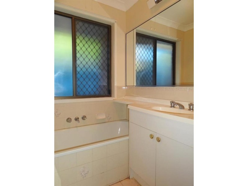 7 Jocelyn Street, Chapel Hill QLD 4069