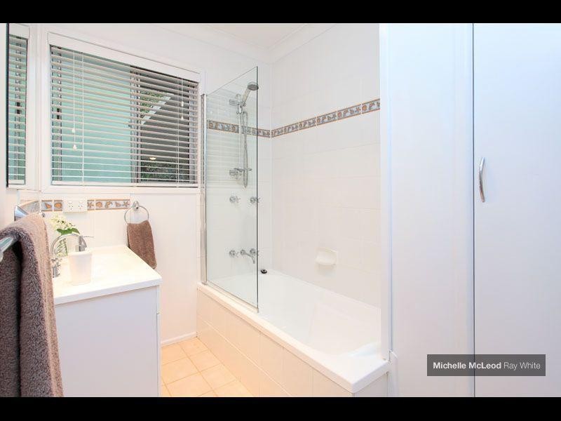 40 Cassandra Street, Chapel Hill QLD 4069