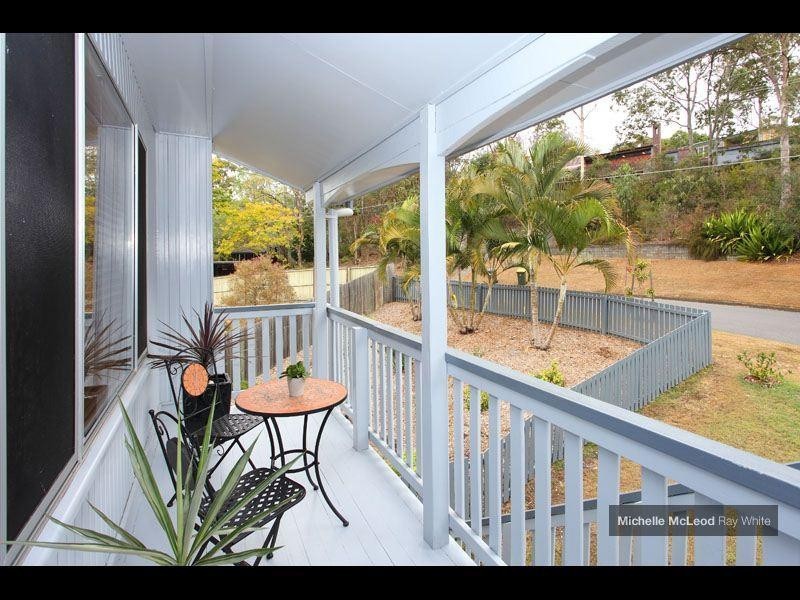 40 Cassandra Street, Chapel Hill QLD 4069