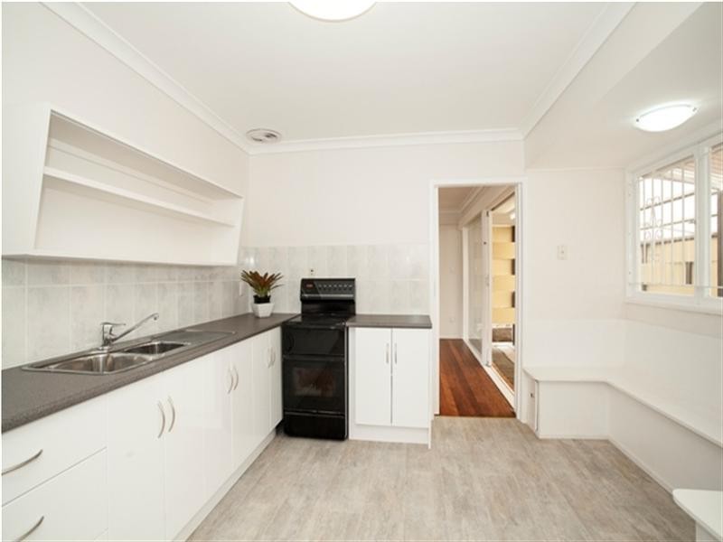 28 Marshall Lane, Kenmore QLD 4069