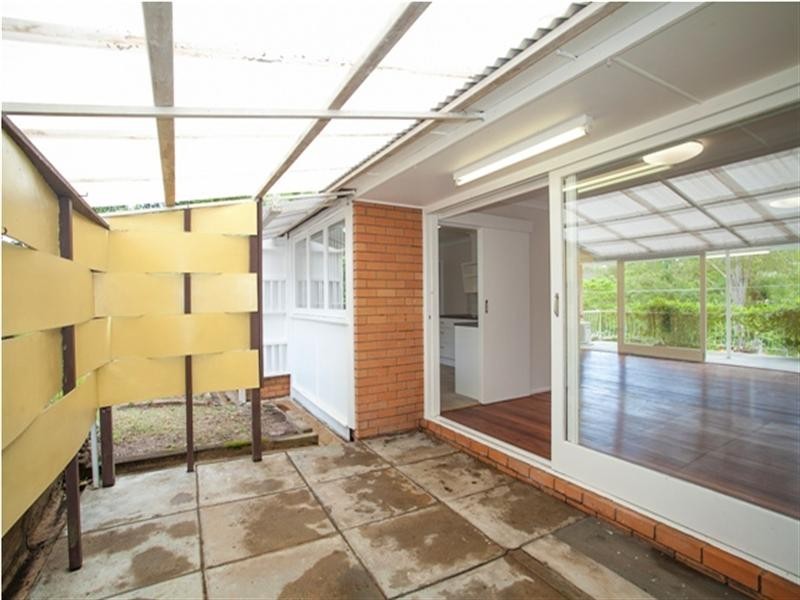 28 Marshall Lane, Kenmore QLD 4069