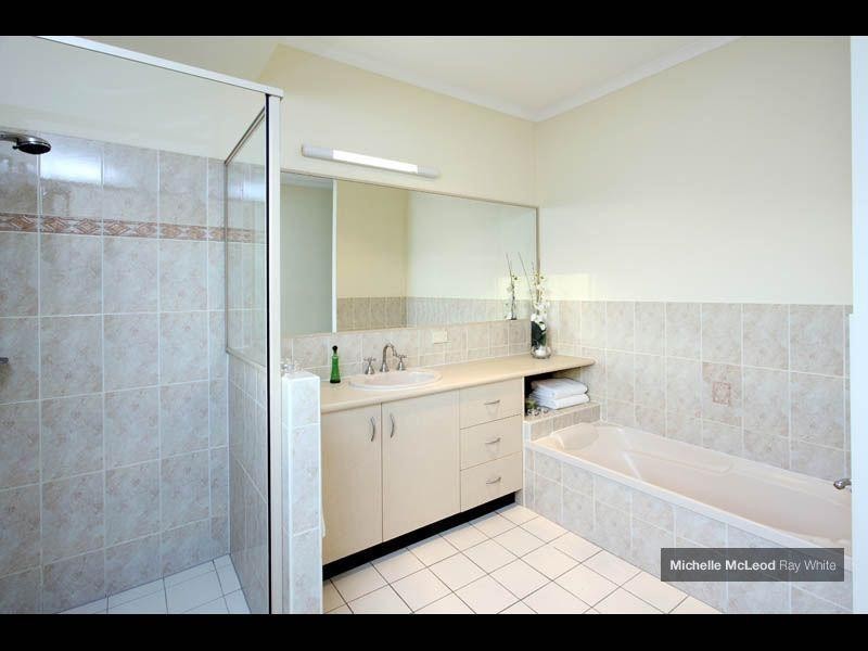 21 Regency Place, Kenmore Hills QLD 4069