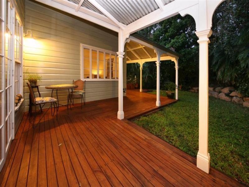 8 Prospect Terrace, St Lucia QLD 4067