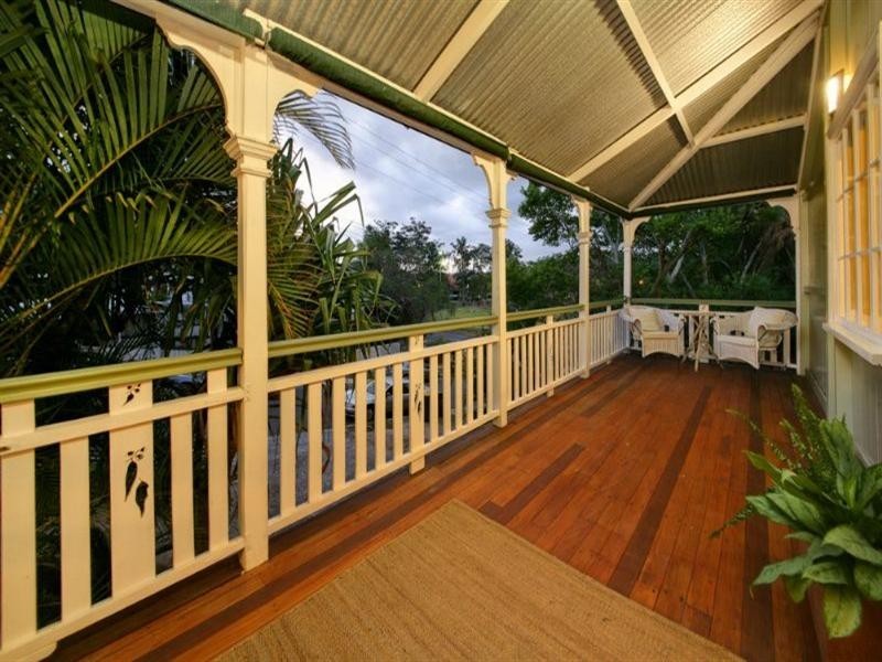 8 Prospect Terrace, St Lucia QLD 4067