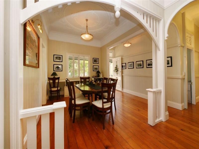 8 Prospect Terrace, St Lucia QLD 4067