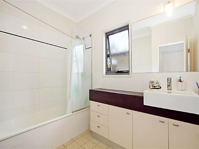 1/55 Armadale Street, St Lucia QLD 4067