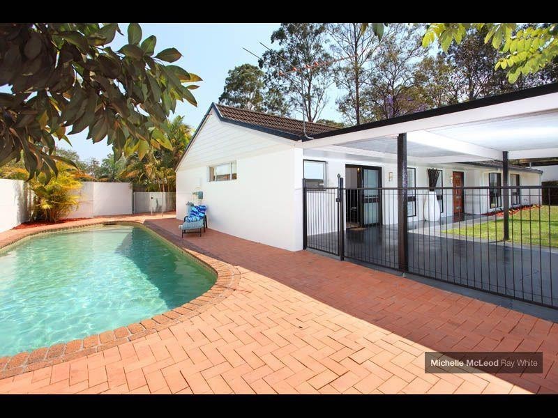2 Star Place, Chapel Hill QLD 4069