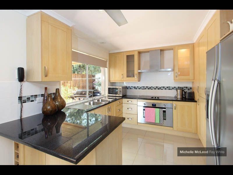 2 Star Place, Chapel Hill QLD 4069