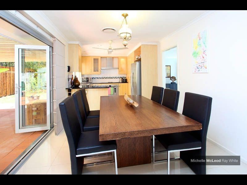 2 Star Place, Chapel Hill QLD 4069