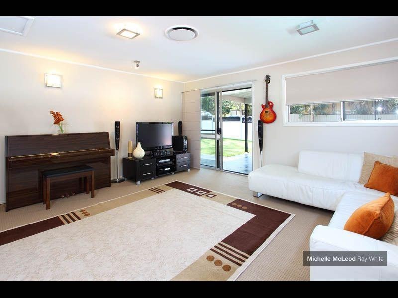 2 Star Place, Chapel Hill QLD 4069