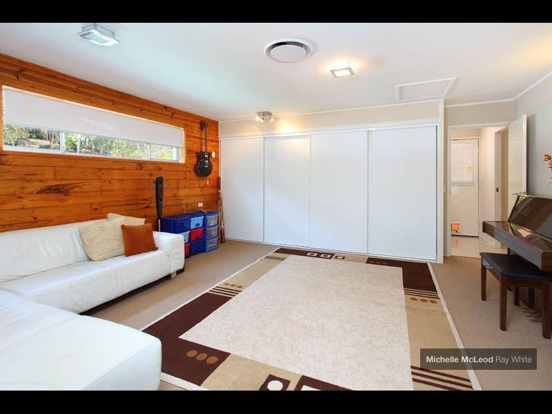 2 Star Place, Chapel Hill QLD 4069