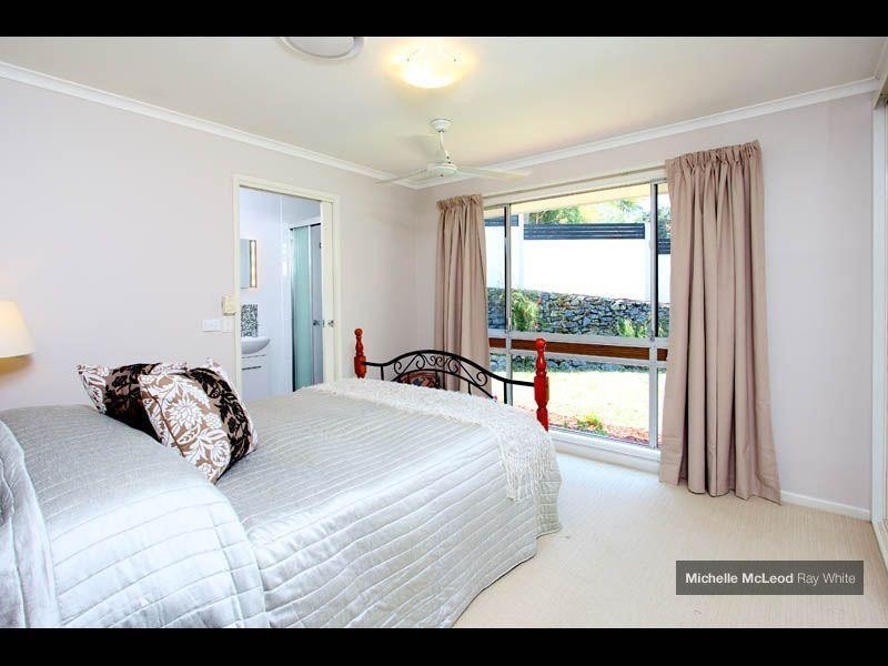 2 Star Place, Chapel Hill QLD 4069