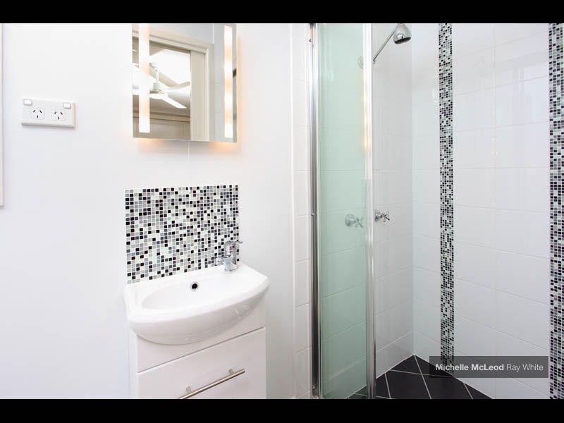 2 Star Place, Chapel Hill QLD 4069