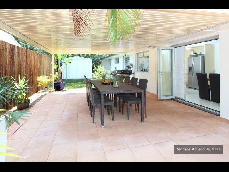 2 Star Place, Chapel Hill QLD 4069