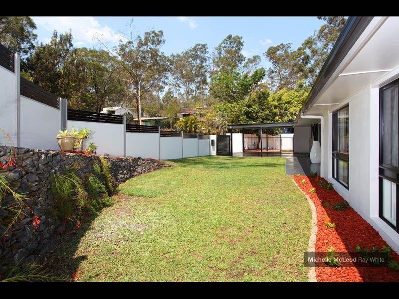 2 Star Place, Chapel Hill QLD 4069