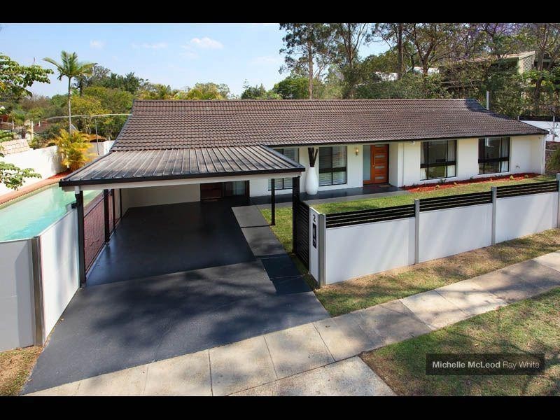 2 Star Place, Chapel Hill QLD 4069