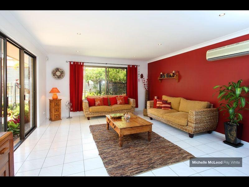 5 Peebles Place, Chapel Hill QLD 4069