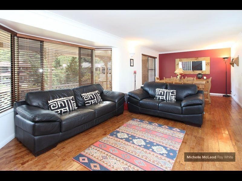 5 Peebles Place, Chapel Hill QLD 4069