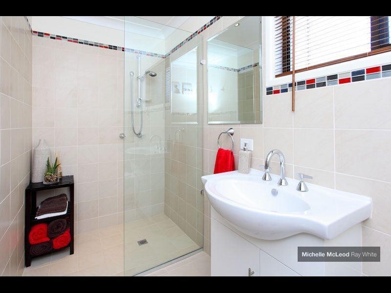 5 Peebles Place, Chapel Hill QLD 4069