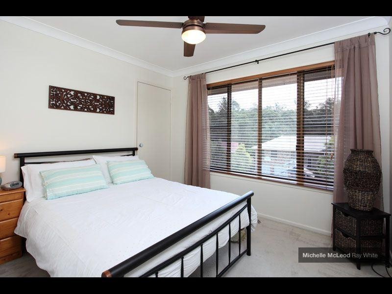 5 Peebles Place, Chapel Hill QLD 4069