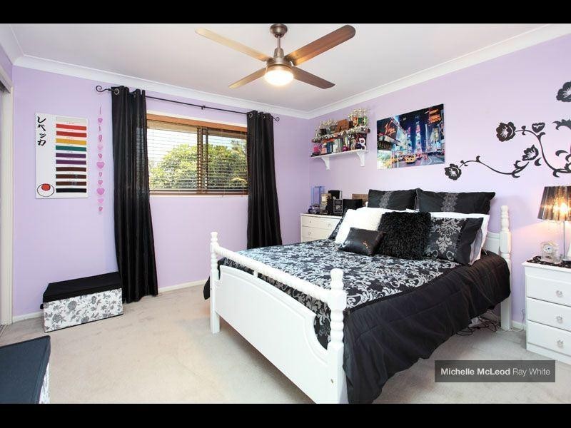 5 Peebles Place, Chapel Hill QLD 4069