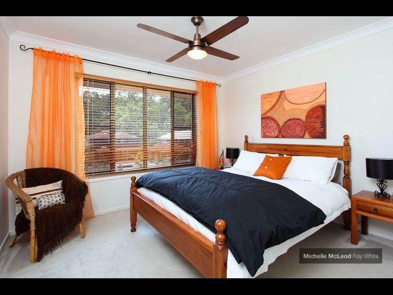5 Peebles Place, Chapel Hill QLD 4069
