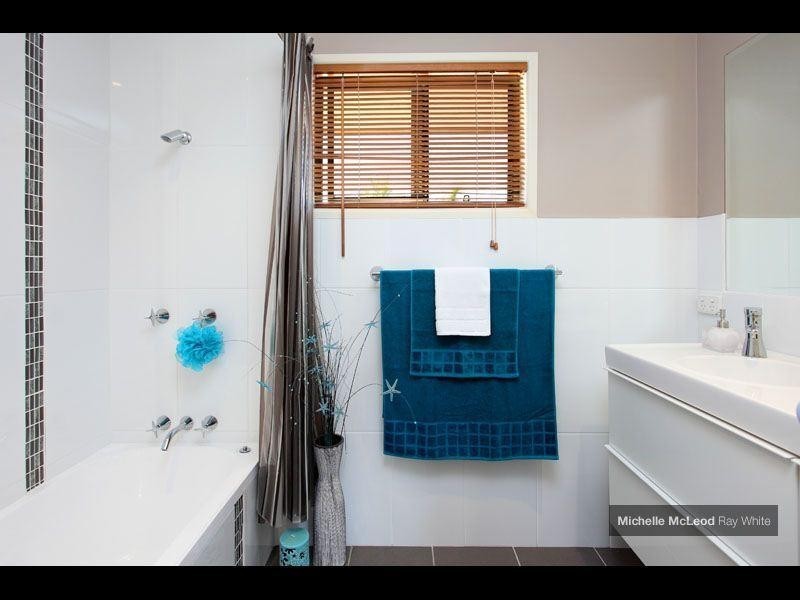 5 Peebles Place, Chapel Hill QLD 4069