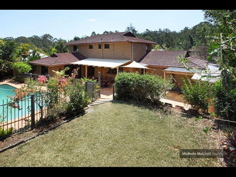 5 Peebles Place, Chapel Hill QLD 4069