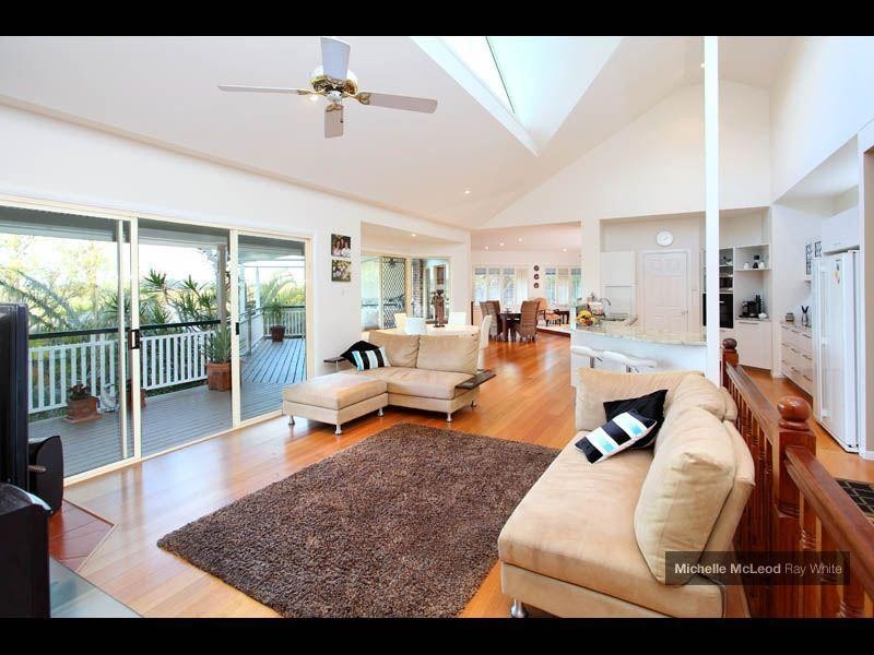6 Larter Court, Brookfield QLD 4069
