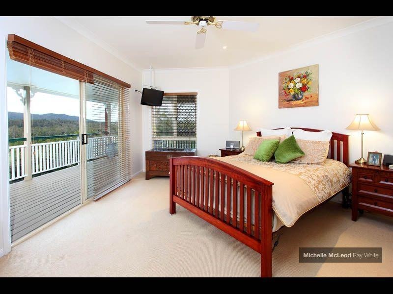6 Larter Court, Brookfield QLD 4069