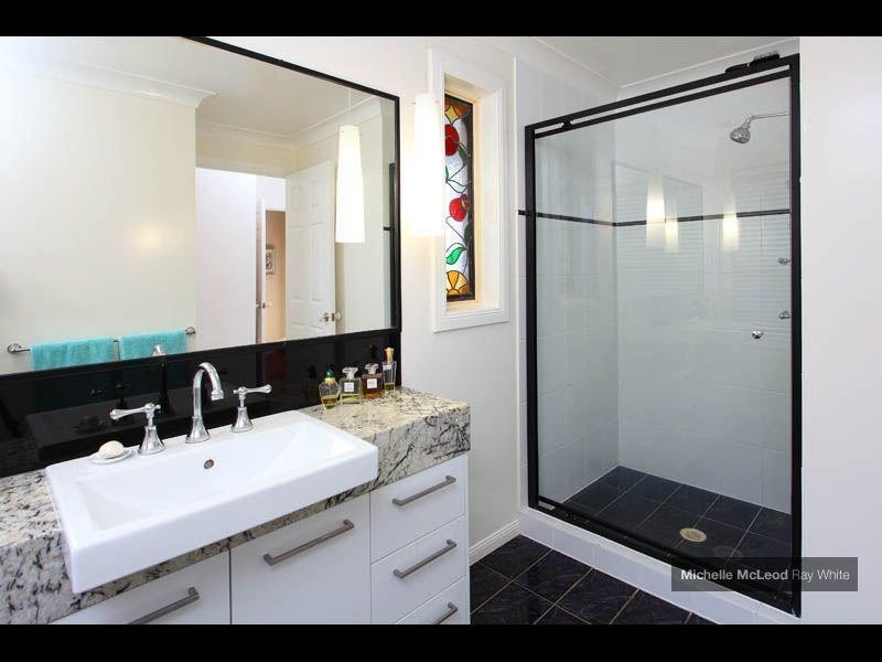 6 Larter Court, Brookfield QLD 4069